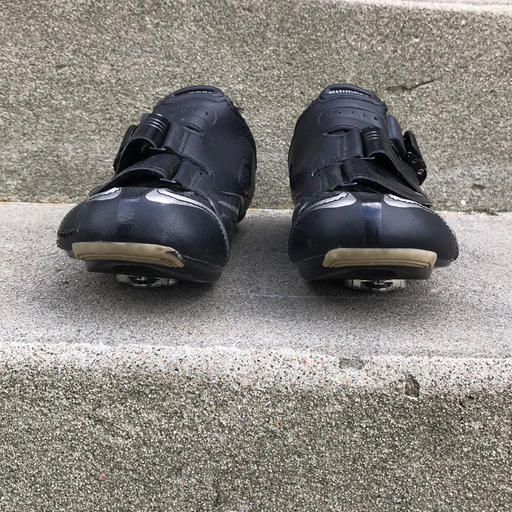 Biking shoes with clips
